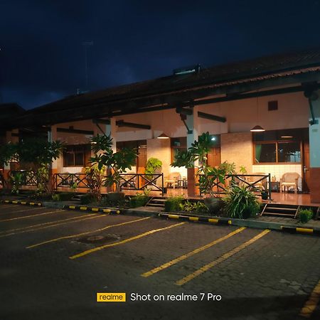 Hotel Aneka Baru 스레맨 외부 사진