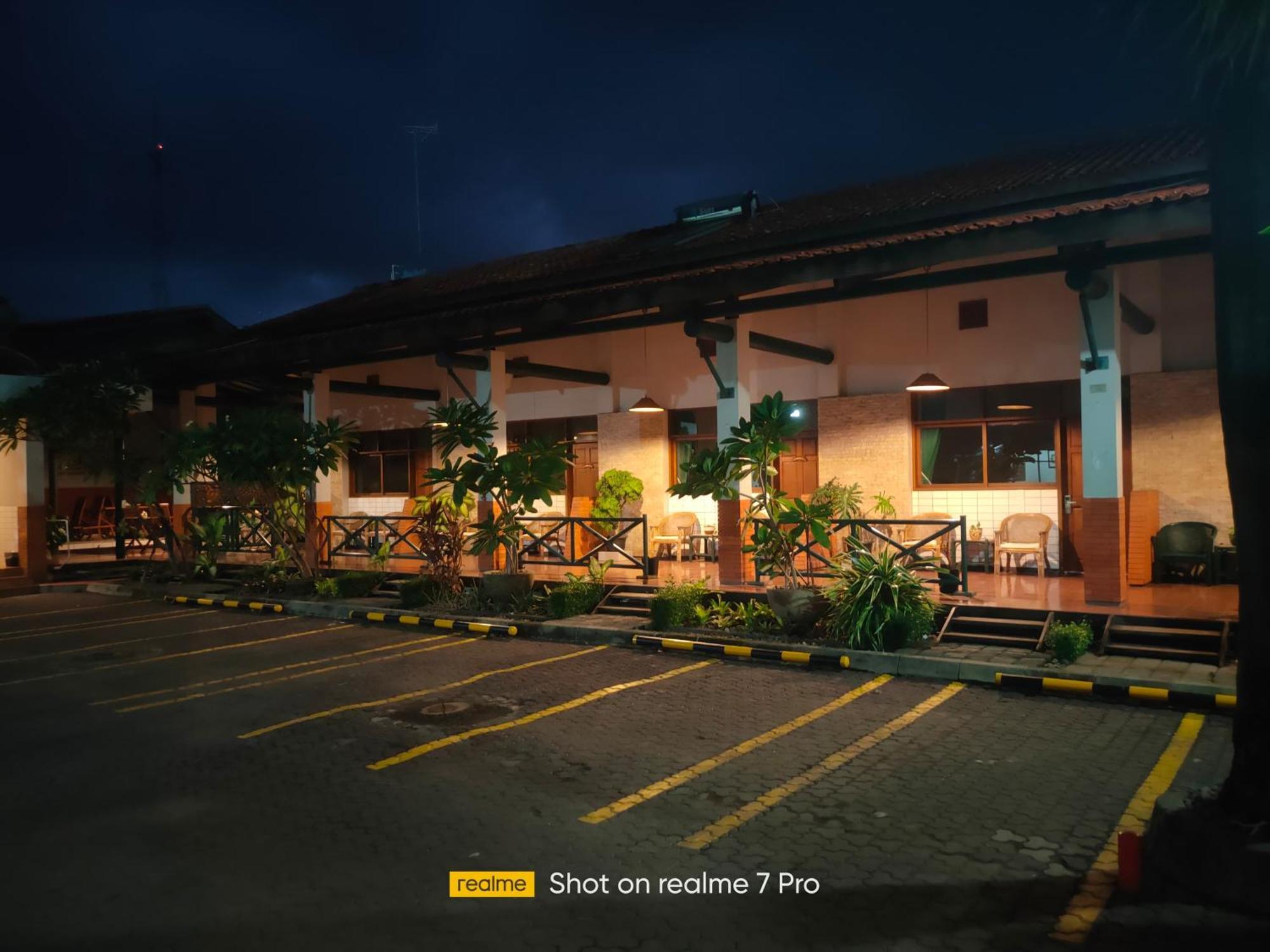 Hotel Aneka Baru 스레맨 외부 사진