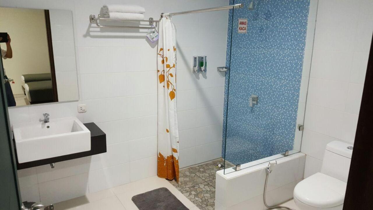 Hotel Aneka Baru 스레맨 외부 사진