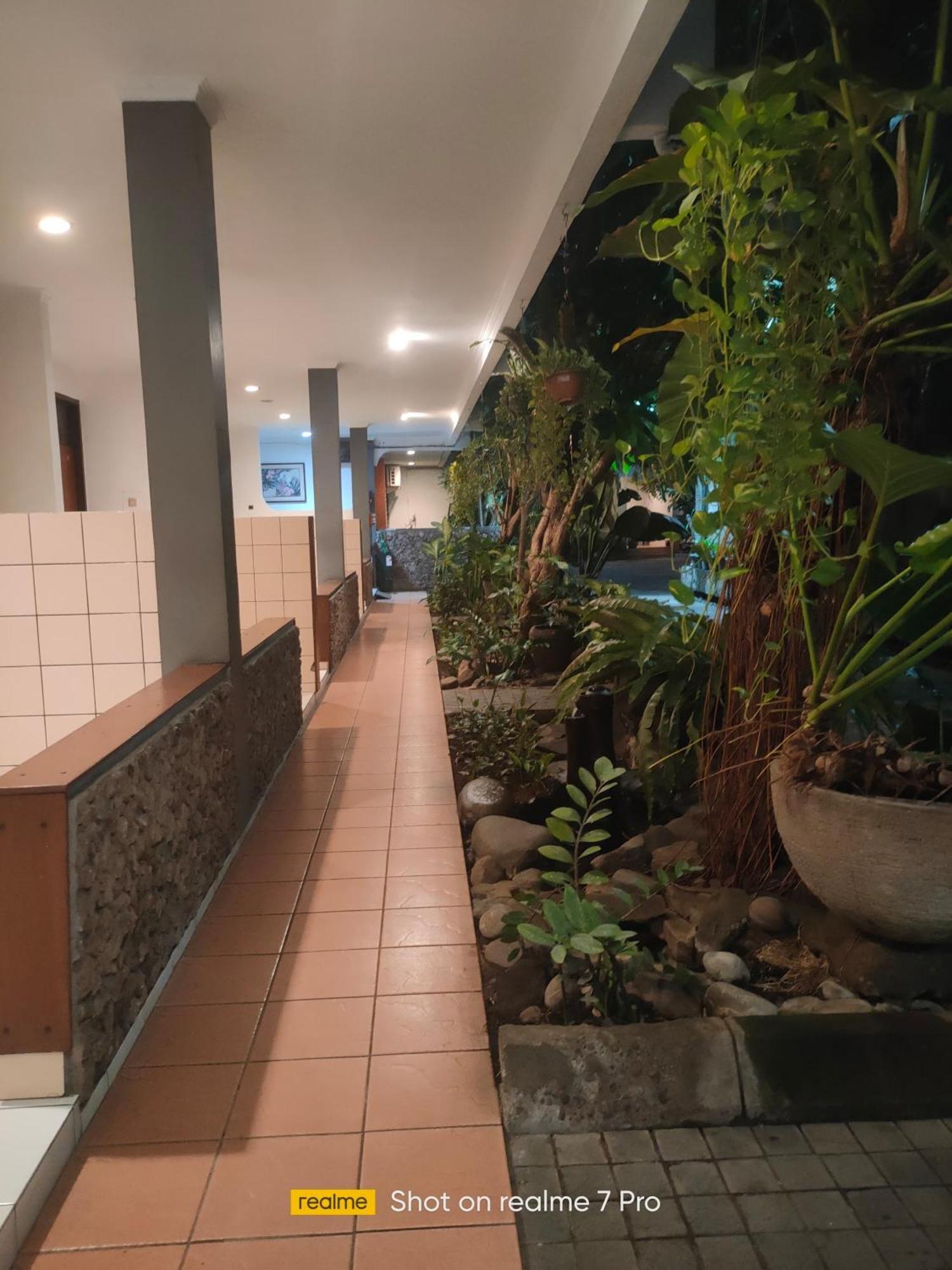 Hotel Aneka Baru 스레맨 외부 사진