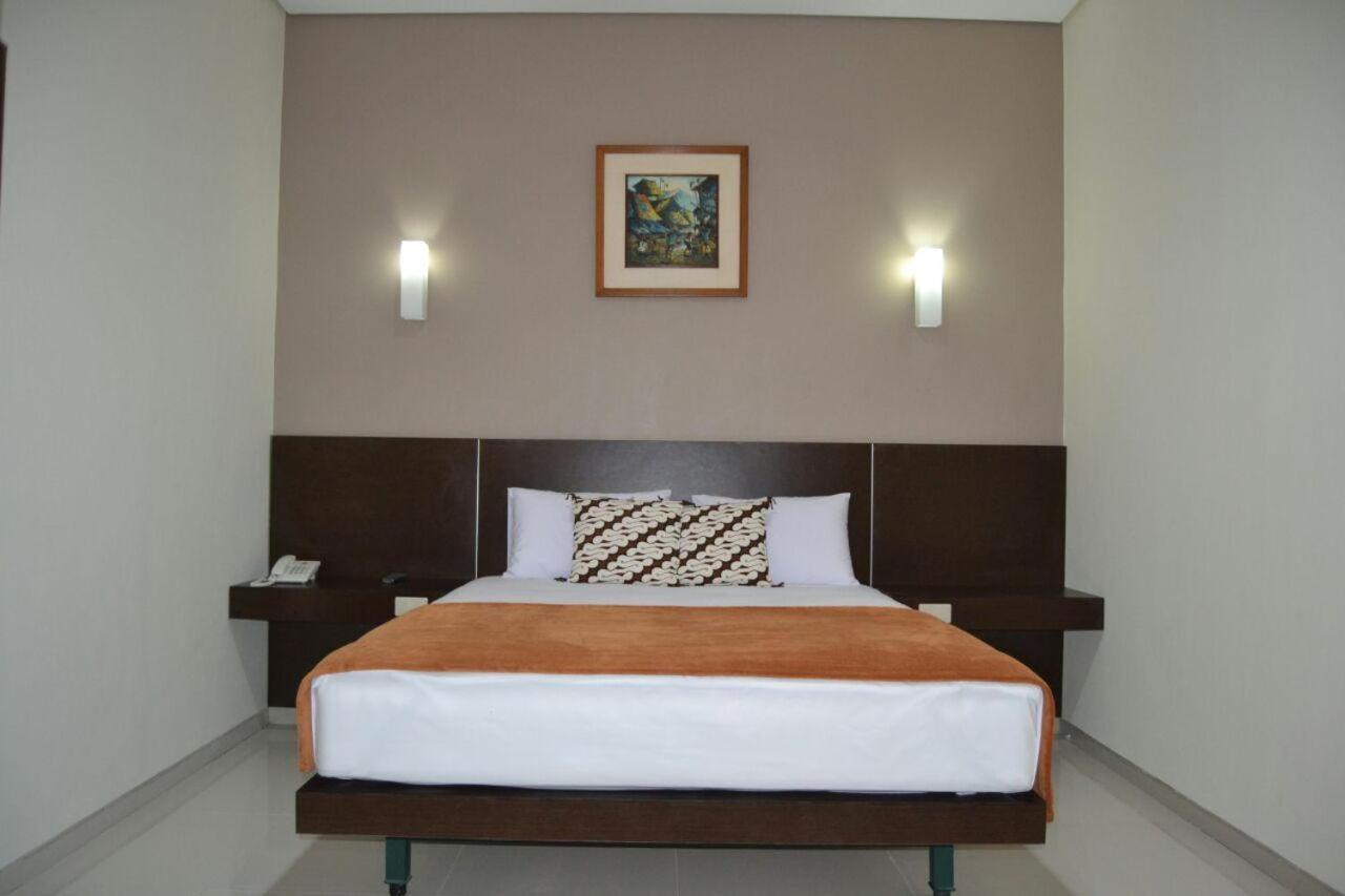 Hotel Aneka Baru 스레맨 외부 사진