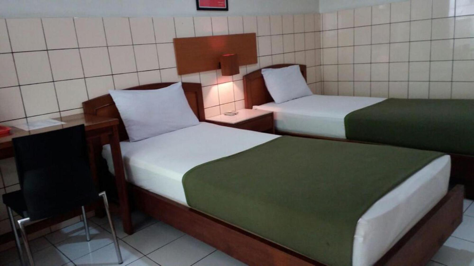 Hotel Aneka Baru 스레맨 외부 사진